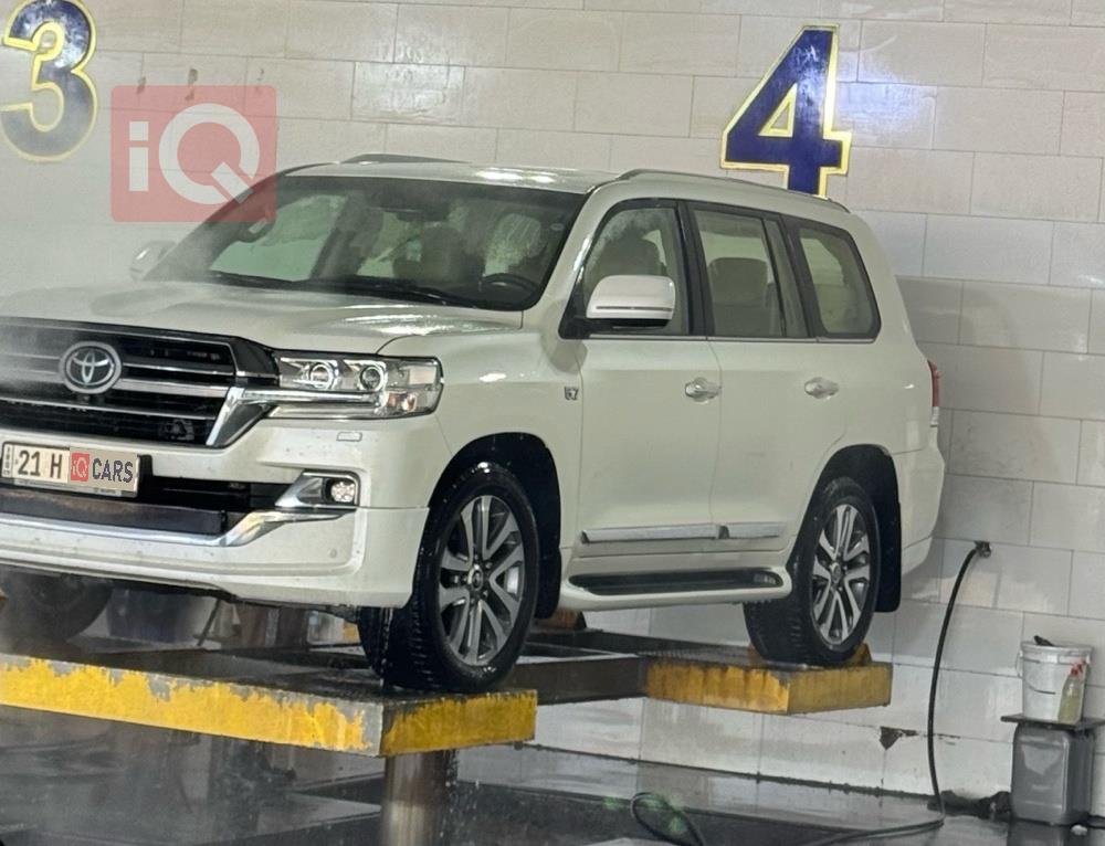 تۆیۆتا لاند کروزەر